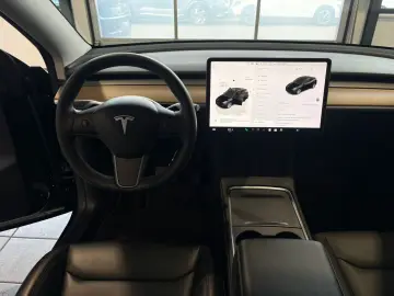 TESLA Model Y Dual AWD Pano CarPlay LED