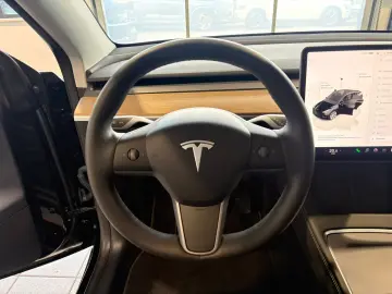 TESLA Model Y Dual AWD Pano CarPlay LED