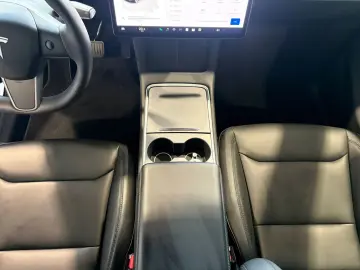 TESLA Model Y Dual AWD Pano CarPlay LED