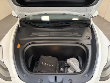 TESLA Model Y AWD WäPu CAM LED Pano