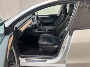 TESLA Model Y AWD WäPu CAM LED Pano