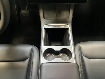 TESLA Model Y AWD WäPu CAM LED Pano