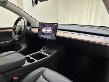 TESLA Model Y AWD WäPu CAM LED Pano