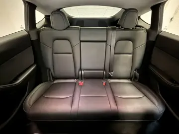 TESLA Model Y AWD WäPu CAM LED Pano