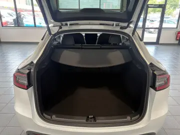 TESLA Model Y Dual  Maximale Reichweite AWD LED Pano