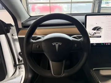 TESLA Model Y Dual  Maximale Reichweite AWD LED Pano