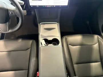 TESLA Model Y Dual  Maximale Reichweite AWD LED Pano
