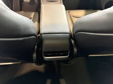 TESLA Model Y Dual  Maximale Reichweite AWD LED Pano