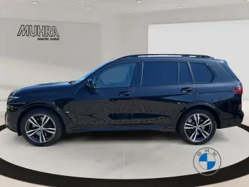 BMW X7 M60i xDrive Autobahnas Pano Sky AHK Sthzg H K