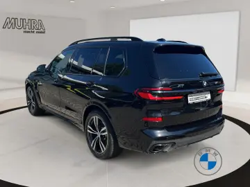BMW X7 M60i xDrive Autobahnas Pano Sky AHK Sthzg H K