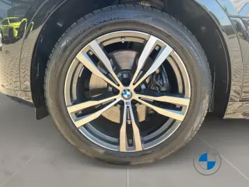 BMW X7 M60i xDrive Autobahnas Pano Sky AHK Sthzg H K