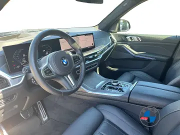 BMW X7 M60i xDrive Autobahnas Pano Sky AHK Sthzg H K