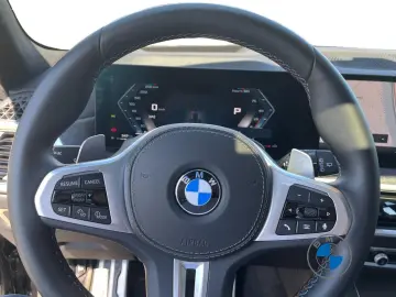 BMW X7 M60i xDrive Autobahnas Pano Sky AHK Sthzg H K