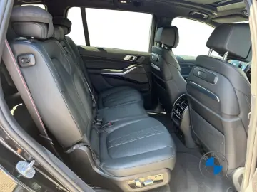 BMW X7 M60i xDrive Autobahnas Pano Sky AHK Sthzg H K