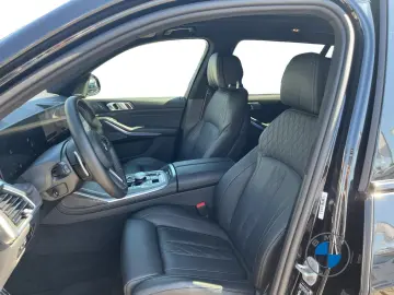 BMW X7 M60i xDrive Autobahnas Pano Sky AHK Sthzg H K