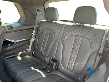 BMW X7 M60i xDrive Autobahnas Pano Sky AHK Sthzg H K
