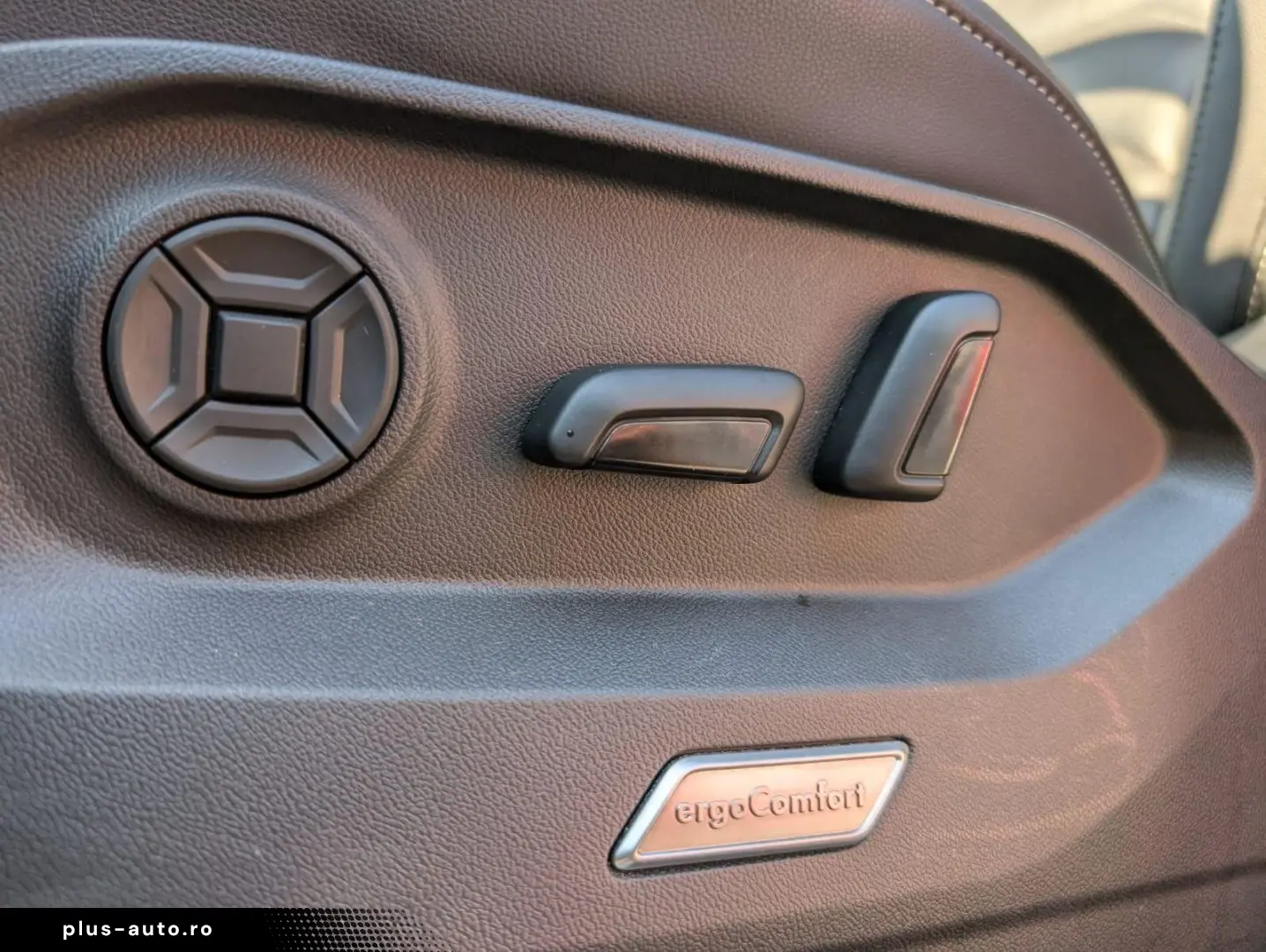 VOLKSWAGEN Touareg 2024 — imagine 13