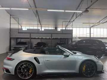 PORSCHE 911 Turbo S Cabriolet Lift BOSE