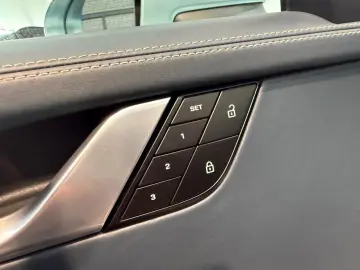 PORSCHE 911 Turbo S Cabriolet Lift BOSE