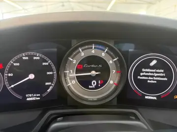 PORSCHE 911 Turbo S Cabriolet Lift BOSE