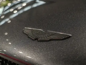 ASTON MARTIN DBS Volante 770 Ultimate 1 199 Carbon C…