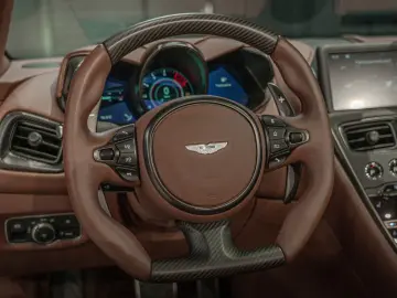 ASTON MARTIN DBS Volante 770 Ultimate 1 199 Carbon C…
