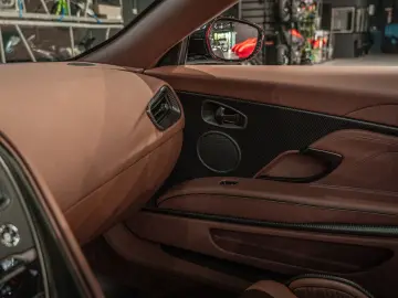 ASTON MARTIN DBS Volante 770 Ultimate 1 199 Carbon C…