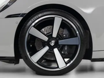 PORSCHE 911 Carrera Cabrio   Clubleder Braun   Lift