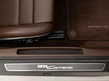 PORSCHE 911 Carrera Cabrio   Clubleder Braun   Lift