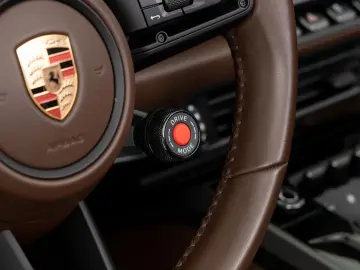 PORSCHE 911 Carrera Cabrio   Clubleder Braun   Lift