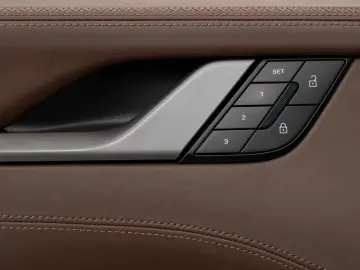 PORSCHE 911 Carrera Cabrio   Clubleder Braun   Lift
