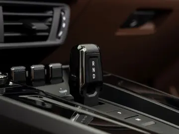 PORSCHE 911 Carrera Cabrio   Clubleder Braun   Lift