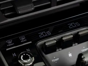 PORSCHE 911 Carrera Cabrio   Clubleder Braun   Lift