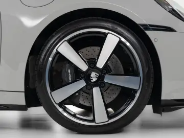 PORSCHE 911 Carrera Cabrio   Clubleder Braun   Lift