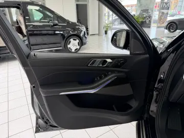 BMW X7 xD40d M Sport Pro PANO-SKY HUD STHZG H-K SOFT
