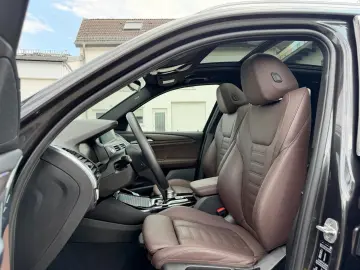 BMW X3 xDr30e xLine PANO ACC Leder AdapLED HUD Kam