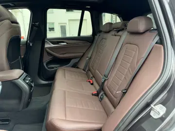 BMW X3 xDr30e xLine PANO ACC Leder AdapLED HUD Kam