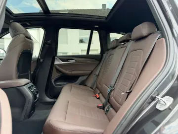 BMW X3 xDr30e xLine PANO ACC Leder AdapLED HUD Kam