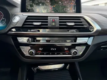 BMW X3 xDr30e xLine PANO ACC Leder AdapLED HUD Kam