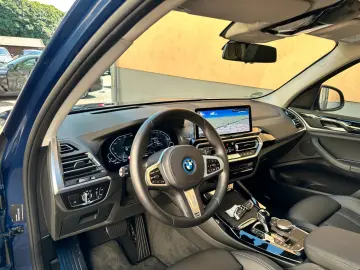 BMW X3 xDr30e PANO AHK Laser HiFi HeadUp Leder 360