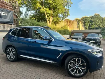 BMW X3 xDr30e PANO AHK Laser HiFi HeadUp Leder 360