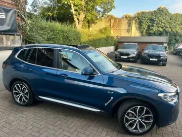 BMW X3 xDr30e PANO AHK Laser HiFi HeadUp Leder 360