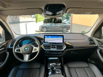 BMW X3 xDr30e PANO AHK Laser HiFi HeadUp Leder 360