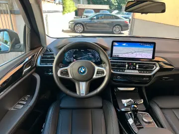 BMW X3 xDr30e PANO AHK Laser HiFi HeadUp Leder 360