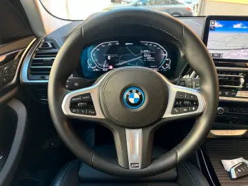 BMW X3 xDr30e PANO AHK Laser HiFi HeadUp Leder 360