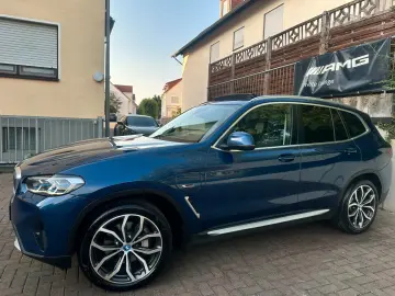 BMW X3 xDr30e PANO AHK Laser HiFi HeadUp Leder 360