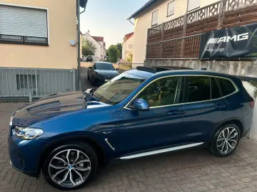 BMW X3 xDr30e PANO AHK Laser HiFi HeadUp Leder 360