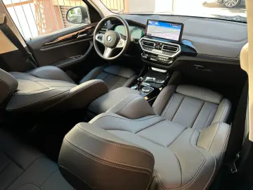 BMW X3 xDr30e PANO AHK Laser HiFi HeadUp Leder 360