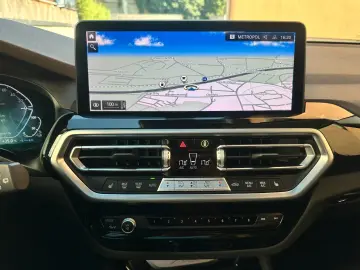 BMW X3 xDr30e PANO AHK Laser HiFi HeadUp Leder 360