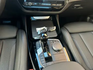 BMW X3 xDr30e PANO AHK Laser HiFi HeadUp Leder 360